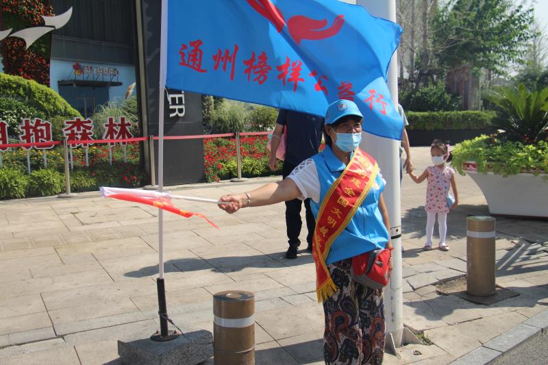 <strong>逼逼逼想要大鸡巴插</strong>